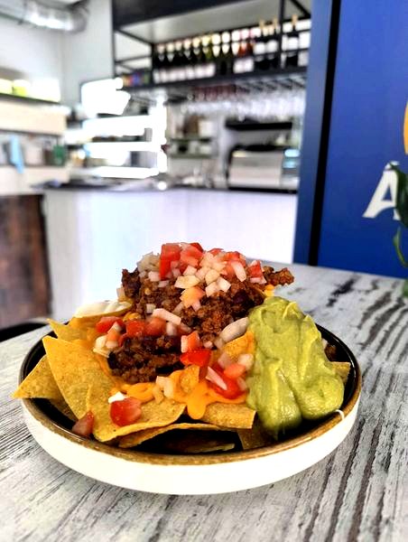 Nachos caseros con guacamole