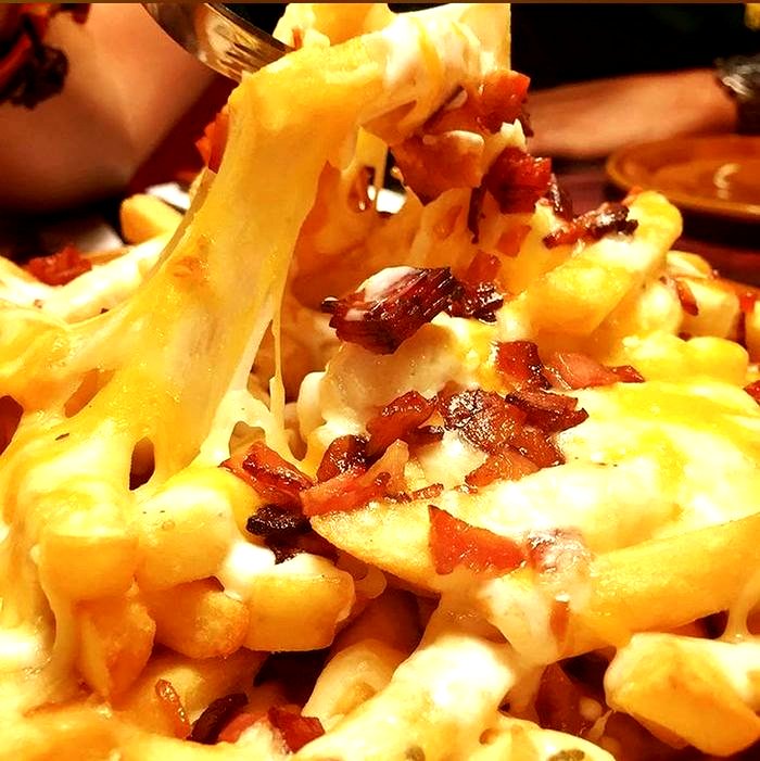 Patatas americanas cheddar y bacon